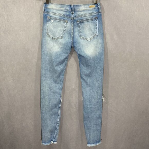 Sneak Peek Low-rise Distressed Skinny Jeans - Picture 4 of 9